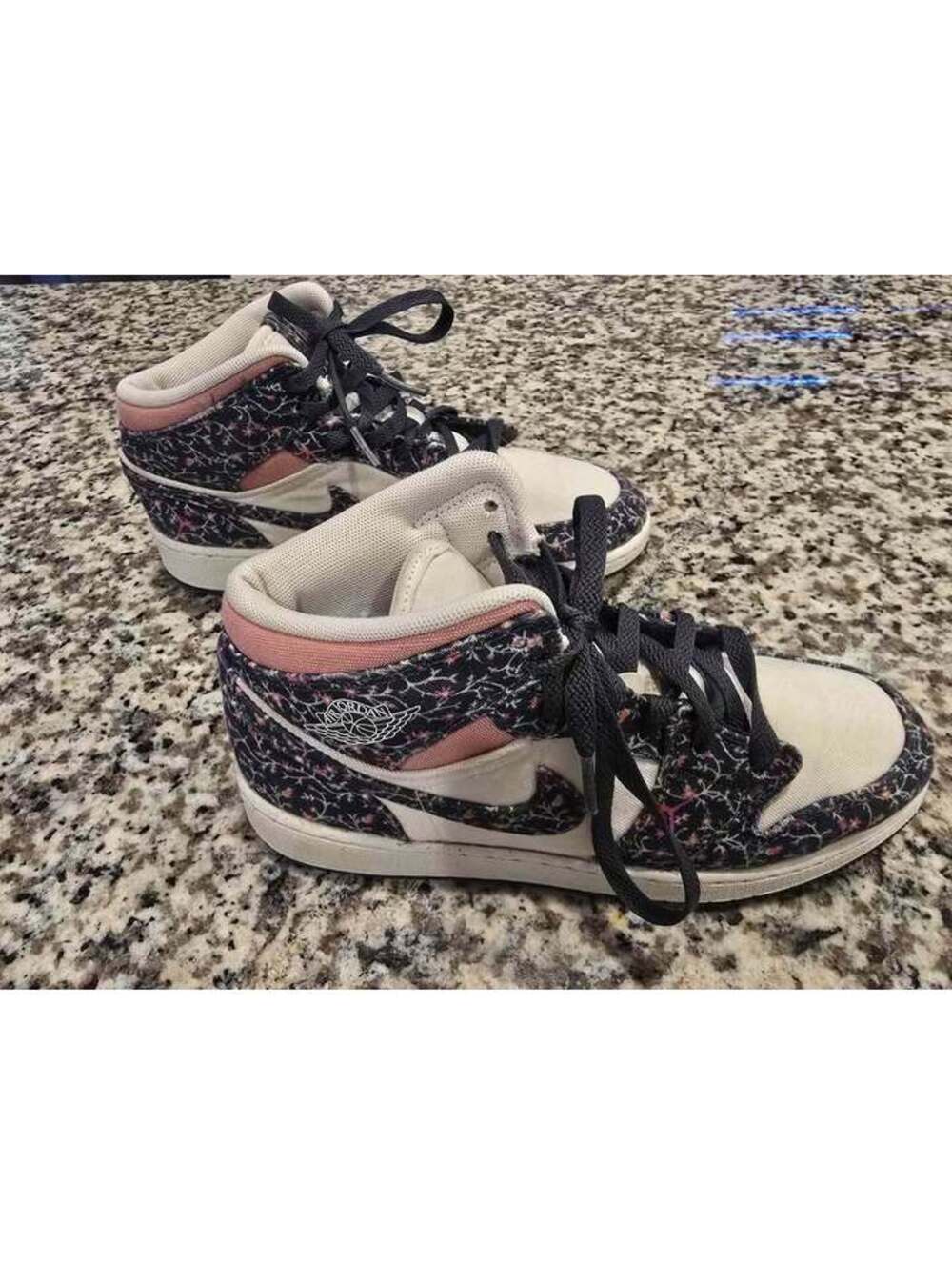 Nike Air Jordan 1 Mid SE GS Floral Youth Size 5.5